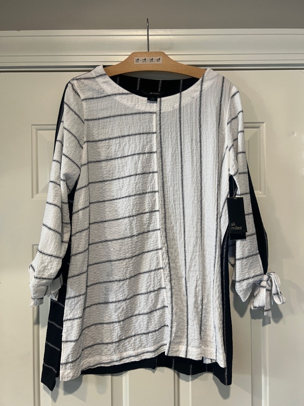 Ali Miles Black & White Striped Tie-Sleeve Top Sz S Beach Vacation Cruise